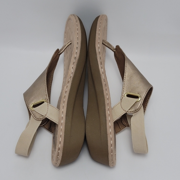 Cliffs White Mountain Low Wedge Thong Sandals Size 8 Carmel - Picture 10 of 12
